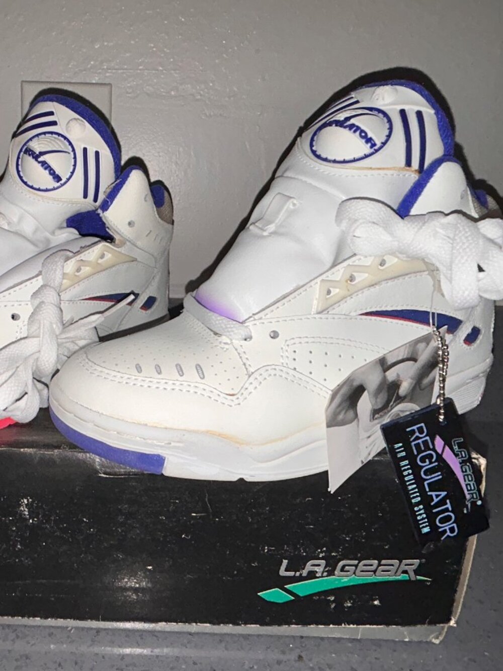 LA Gear Air Regulator White Blue Coral Basketball Shoes Boys/Mens 5.5 Vtg W/ box
